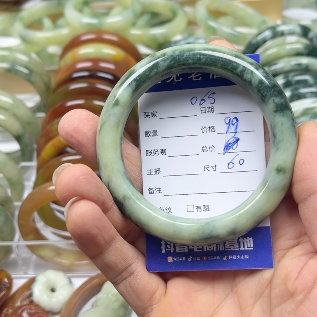 透闪石-蛇纹石玉手镯未镶嵌