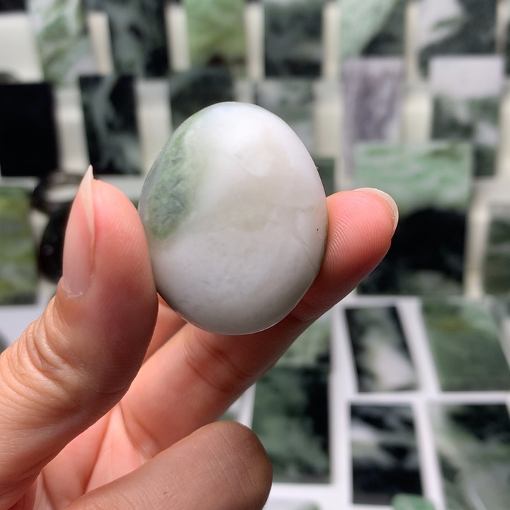 独山玉颈饰未镶嵌