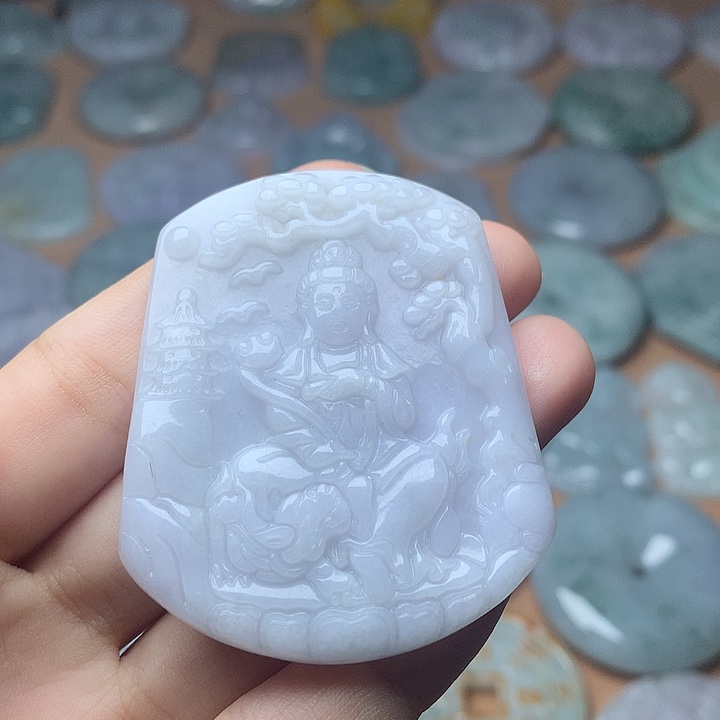翡翠未镶嵌颈饰文殊菩萨