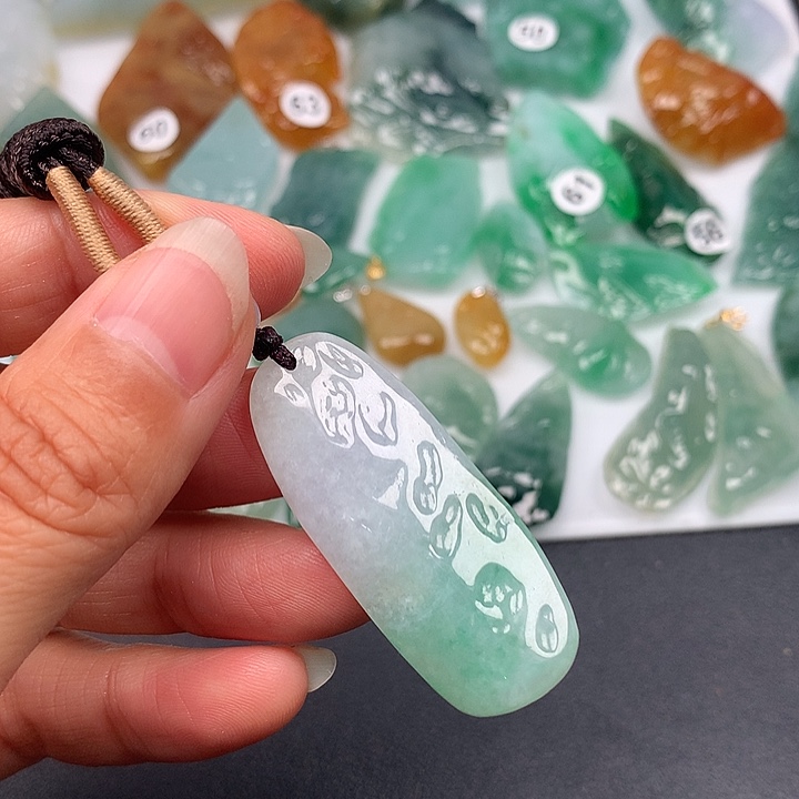 翡翠未镶嵌颈饰随型