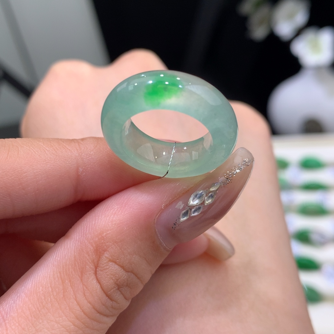 翡翠未镶嵌戒指翡翠