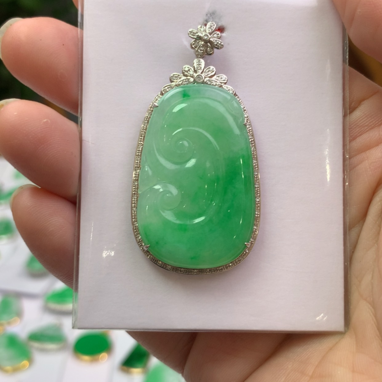 【闪购商品】翡翠颈饰18K金镶嵌翡翠首饰