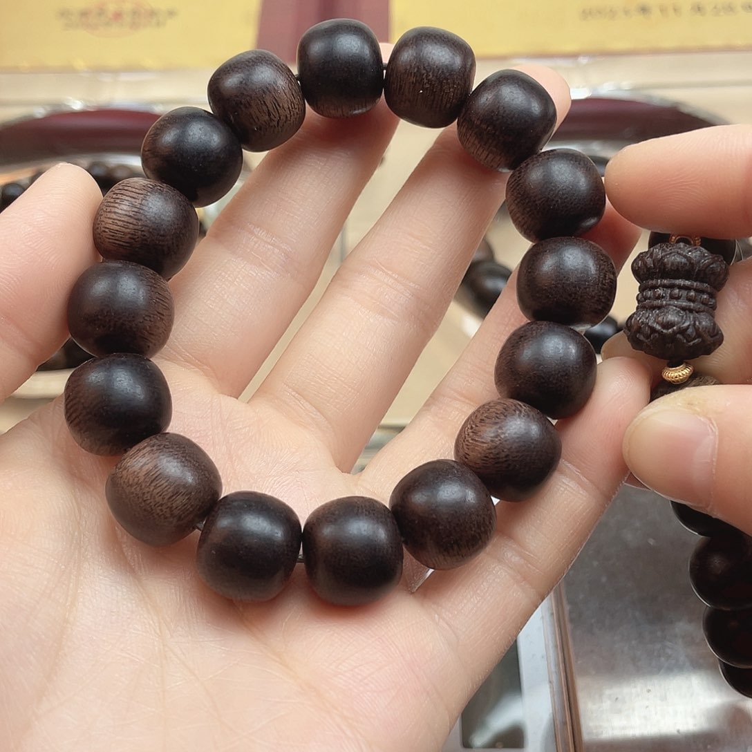 手串沉香妈**呀越南富森红土玉化瘤疤古董料1.2