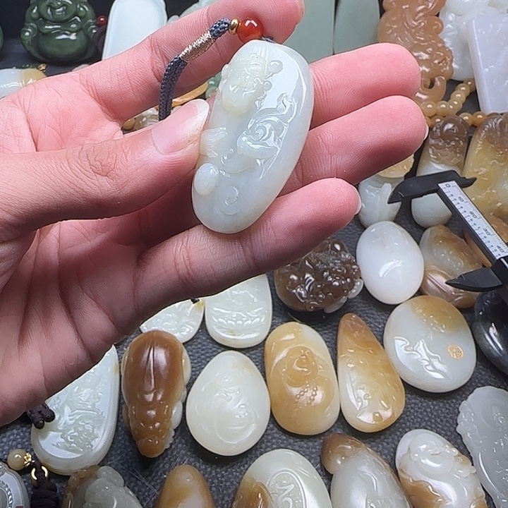 和田玉未镶嵌颈饰