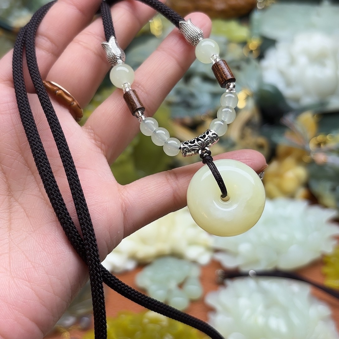 蛇纹石玉合金颈饰