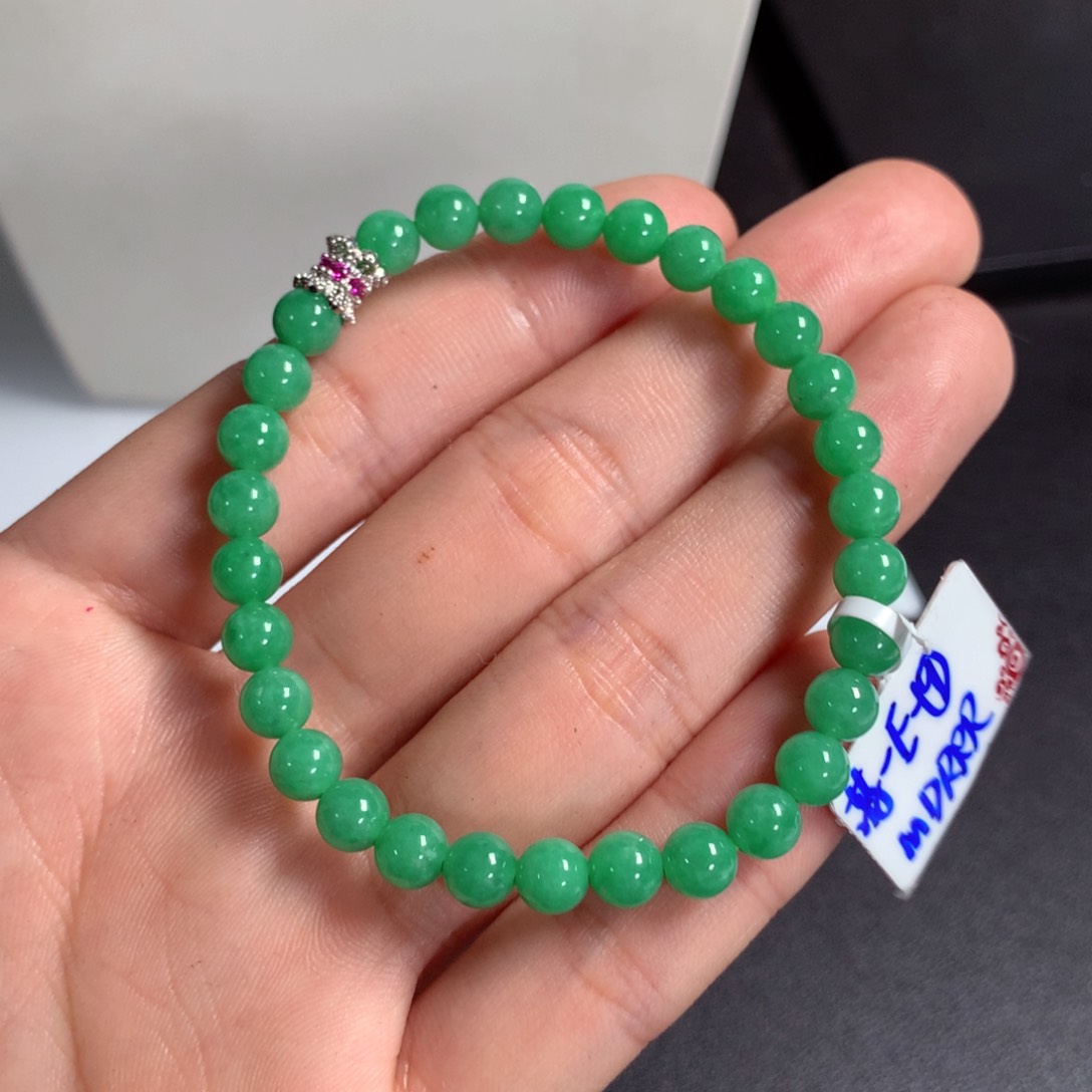 翡翠颈饰未镶嵌手串