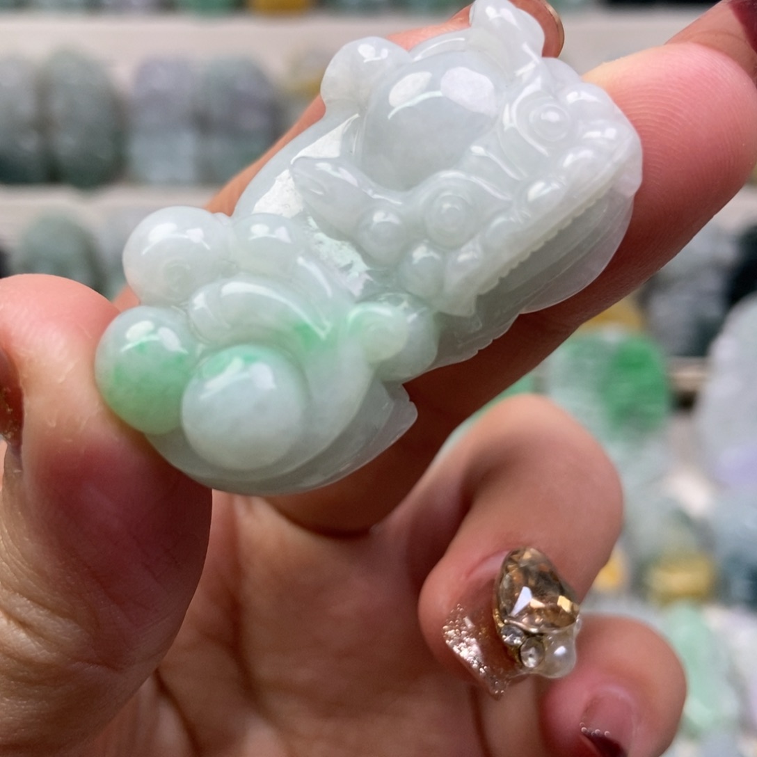 翡翠吊坠(赠链)未镶嵌