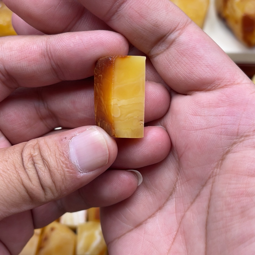 名***话定制蜜蜡未镶嵌原石
