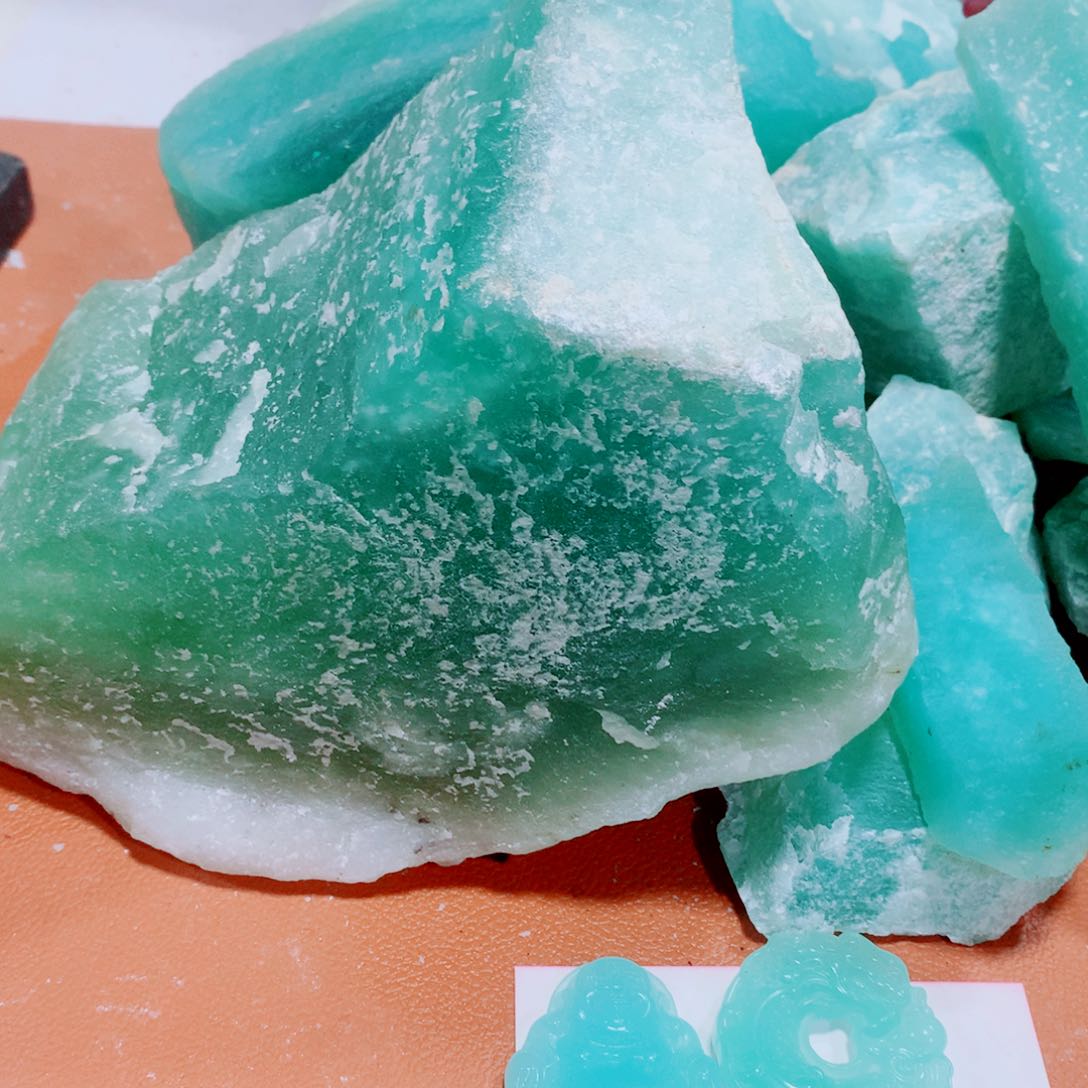 未镶嵌蛇纹石玉原石