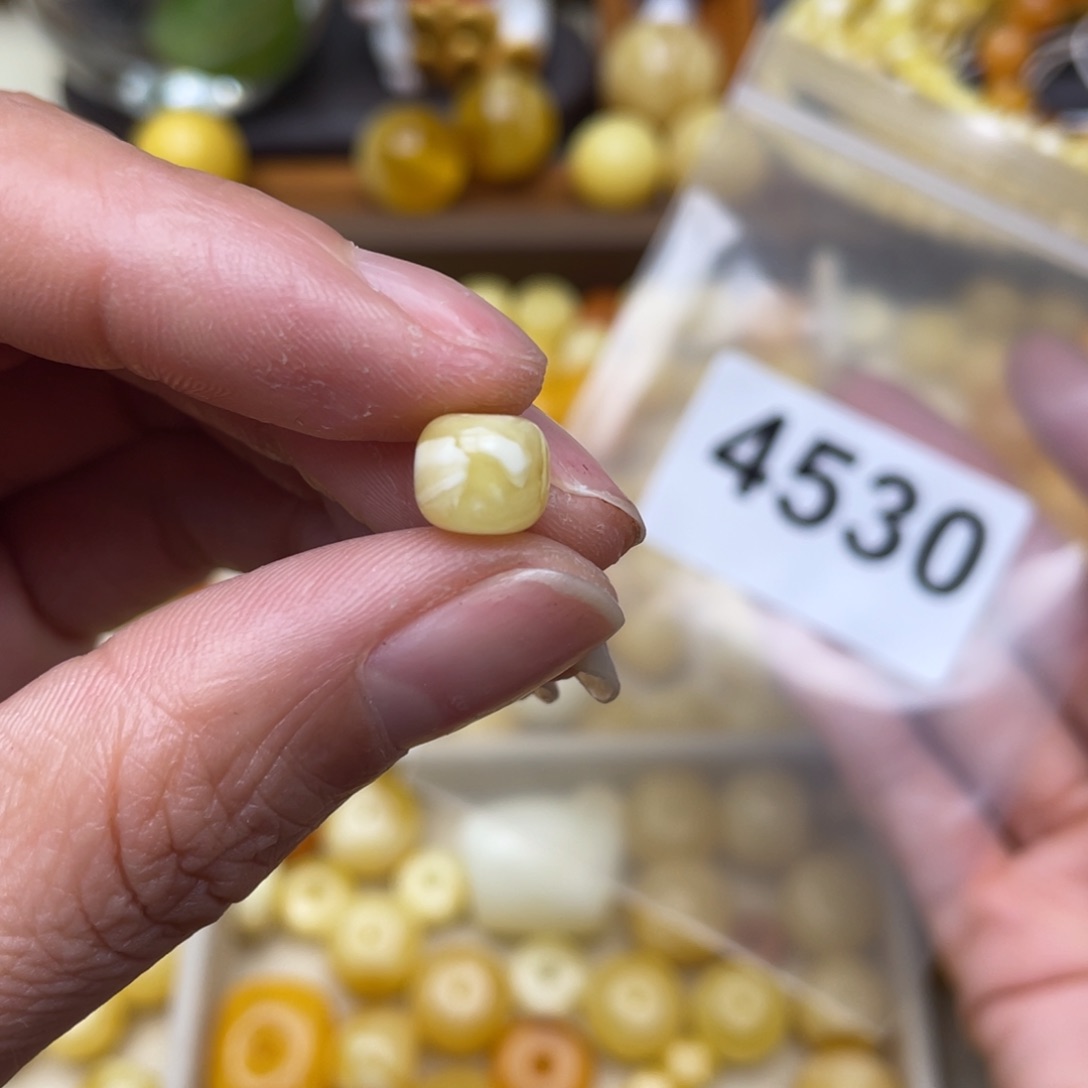 蜜蜡珠宝奇石未镶嵌粉点8