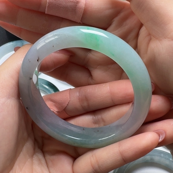 翡翠手镯未镶嵌缅甸天然A货翡翠手镯55.5正圈冰阳绿瑕疵