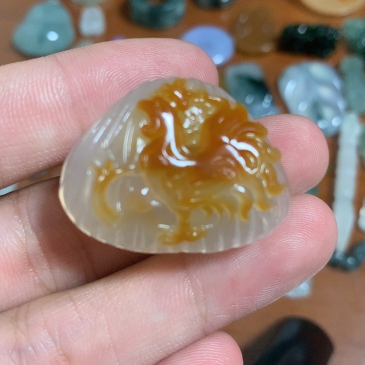 姚***财玛瑙/玉髓未镶嵌颈饰