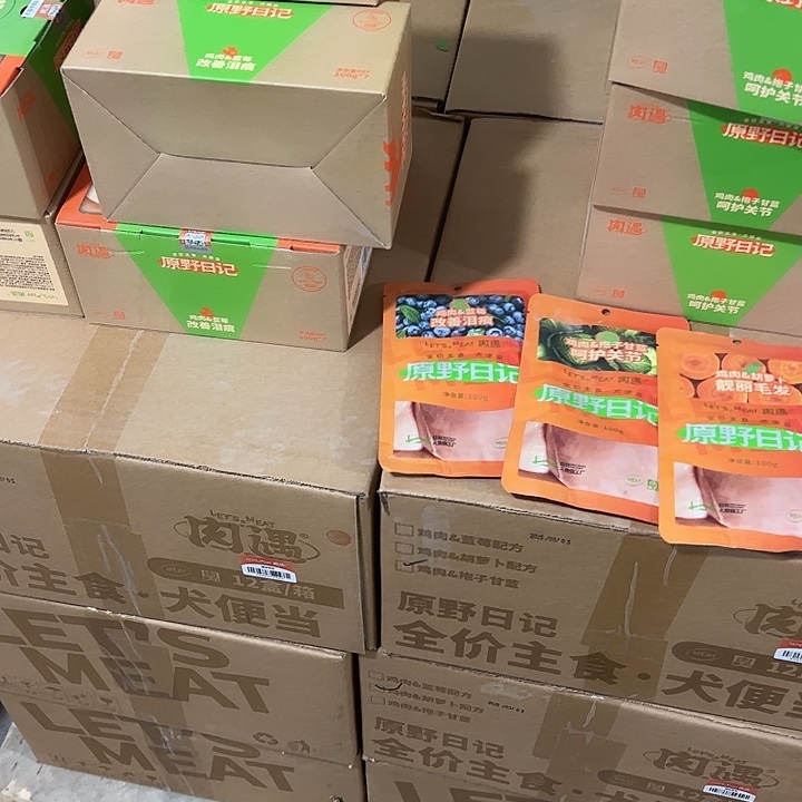 荼***茶原野日记狗饭*2盒。26年3月到期森爪狗罐头*12罐