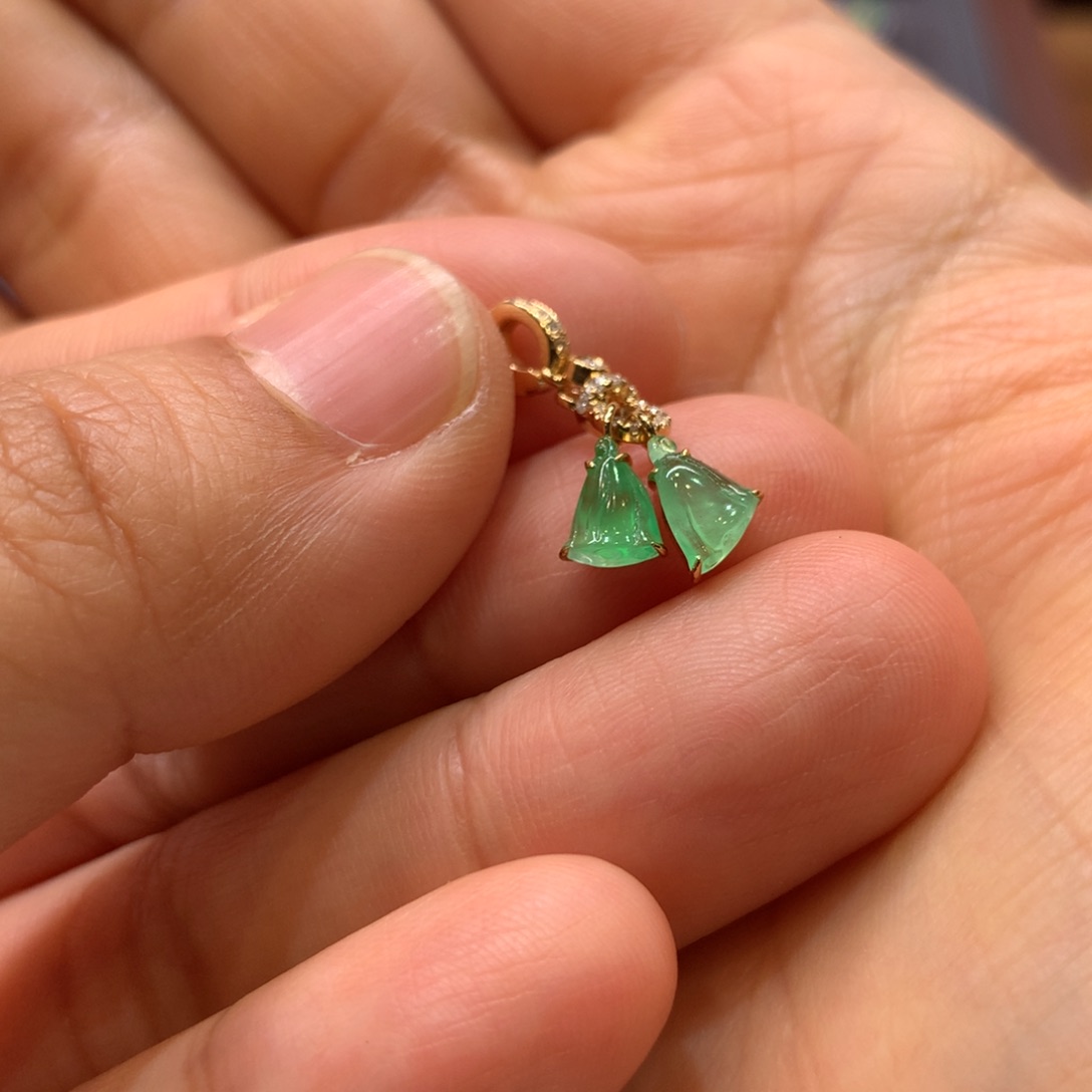 翡翠颈饰18K金镶嵌吊坠