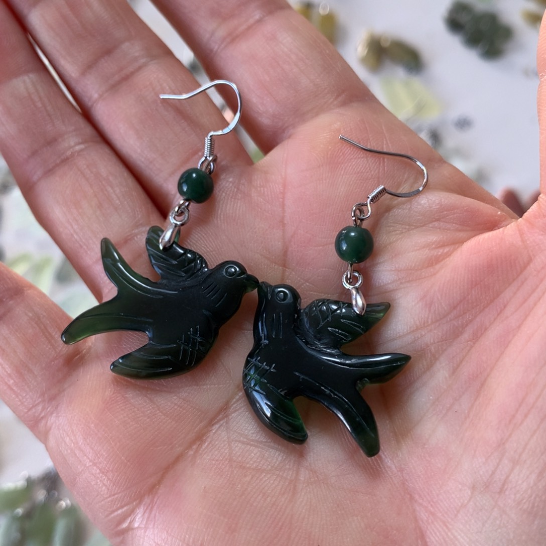 蛇纹石玉未镶嵌耳环