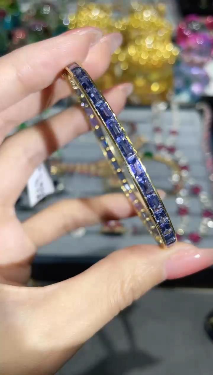 18K金镶嵌天然蓝宝石手镯满圈款