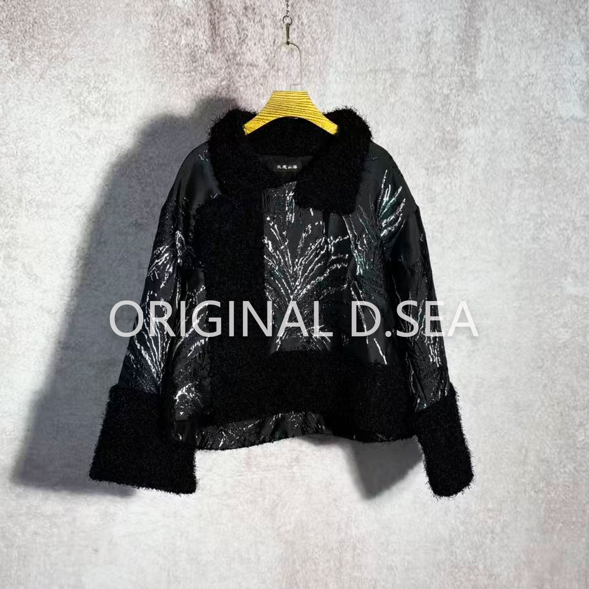 【鎏金岁月】黑色渐变刺绣立领阔版棉服