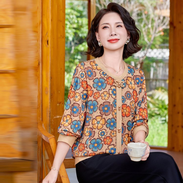 中老年妈妈春秋新款提花长袖宽松套头薄针织衫洋气时尚打底衫