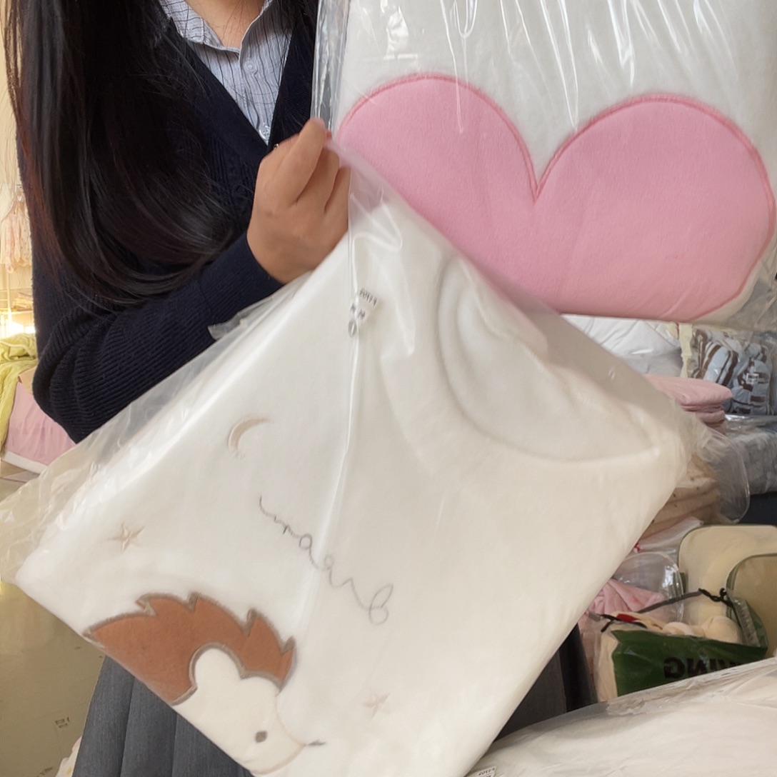 牛奶绒牛奶绒爱心加刺猬L码睡衣各一套