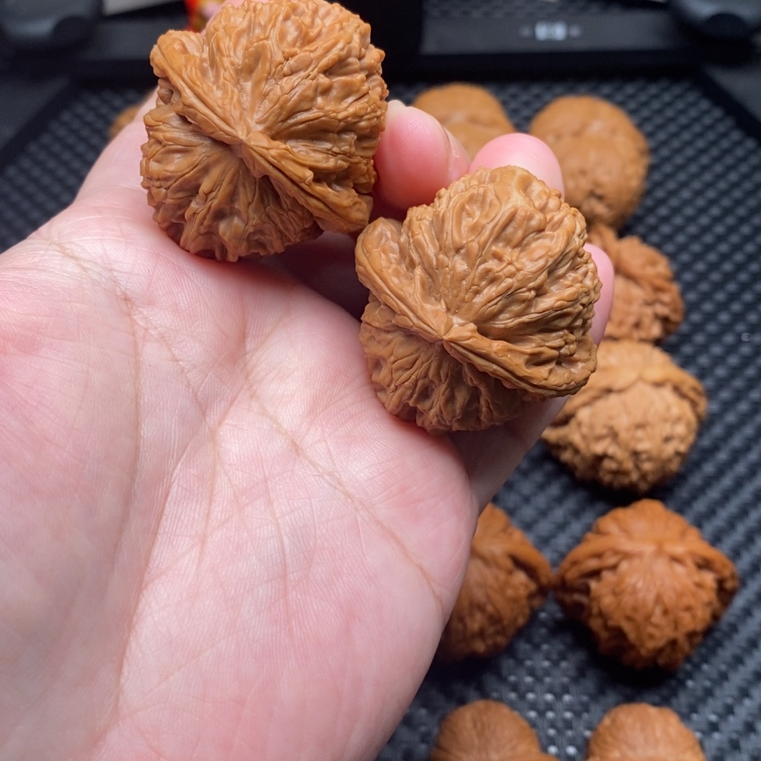 文玩核桃把件39尺三角白