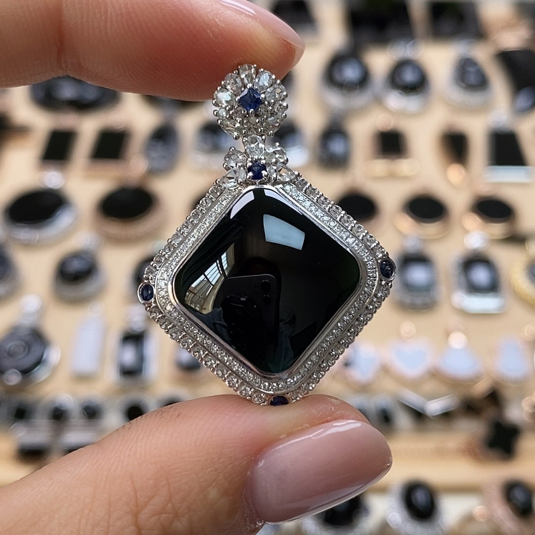 翡翠颈饰18K金镶嵌天然翡翠墨翠