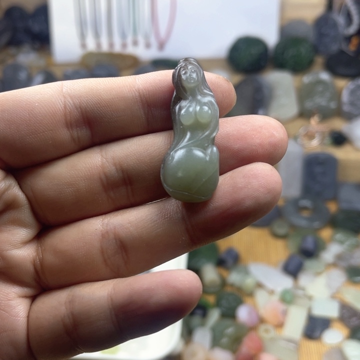 和田玉颈饰未镶嵌