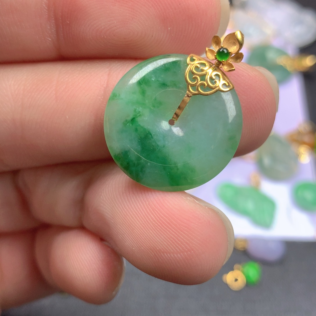 【闪购商品】颈饰18K金镶嵌翡翠翡翠