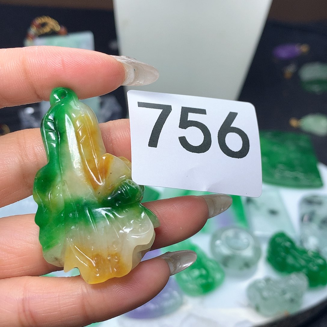 翡翠吊坠(赠链)未镶嵌