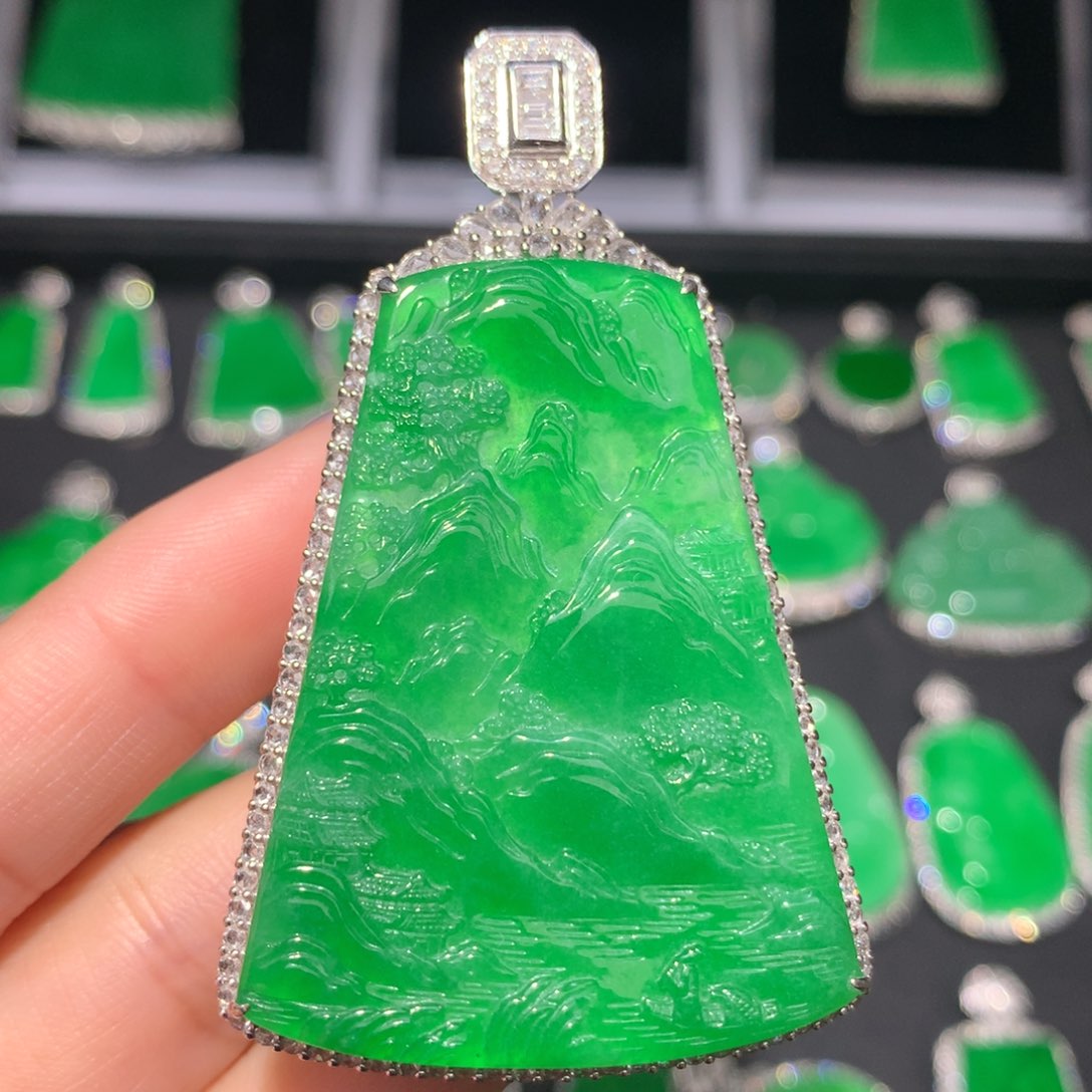 翡翠颈饰18K金镶嵌翡翠