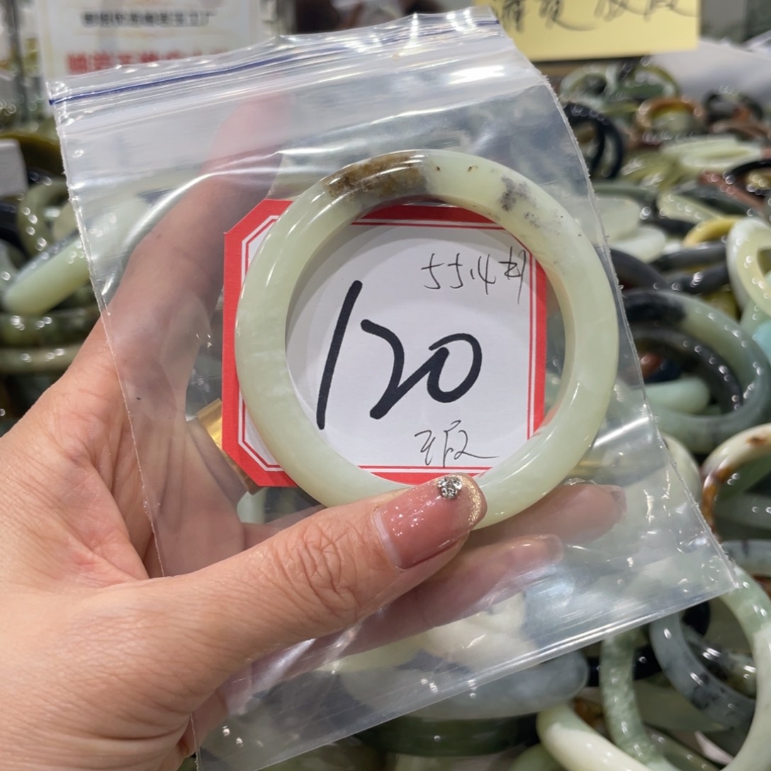 蛇纹石玉手镯未镶嵌