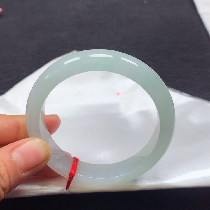 翡翠手镯未镶嵌53圈