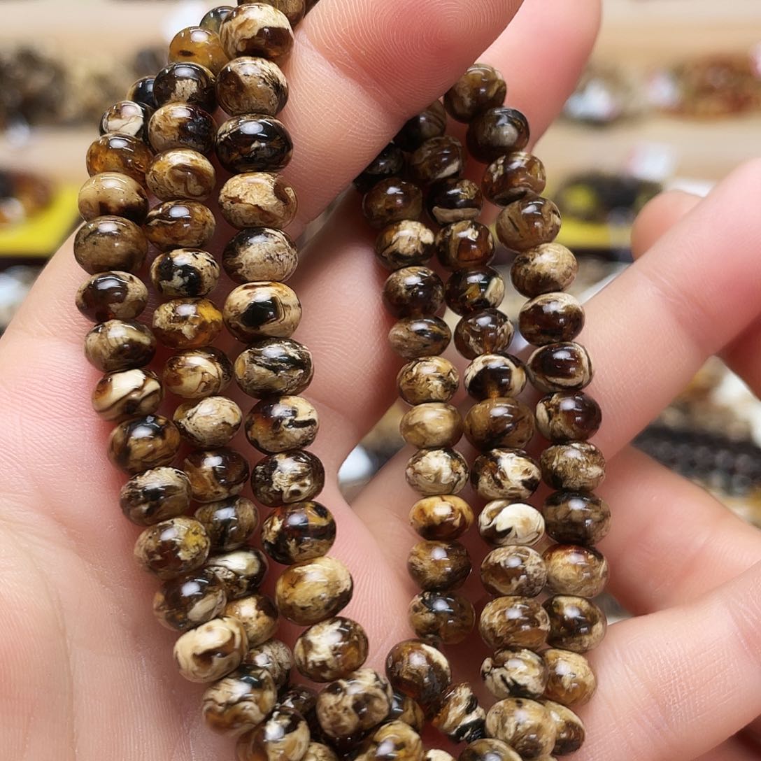 未镶嵌琥珀裸石七