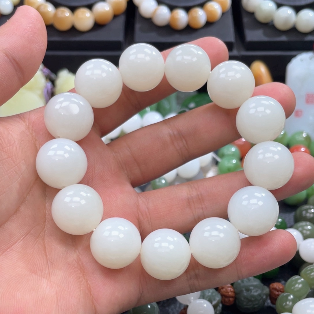 和田玉手链未镶嵌阳**人