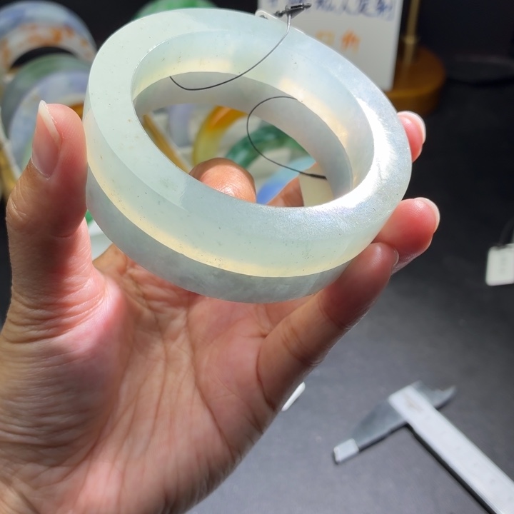 定制翡翠未镶嵌翡翠手镯