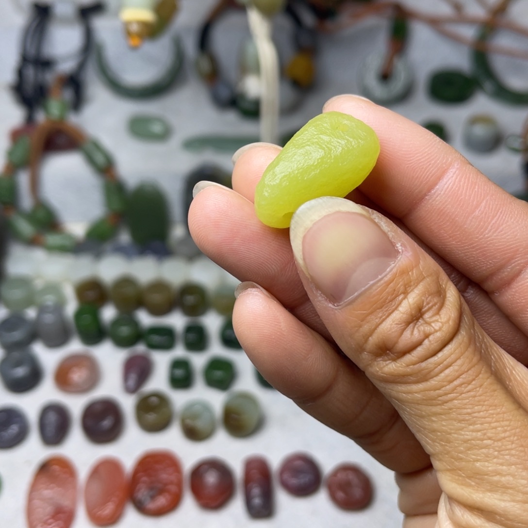 和田玉颈饰未镶嵌