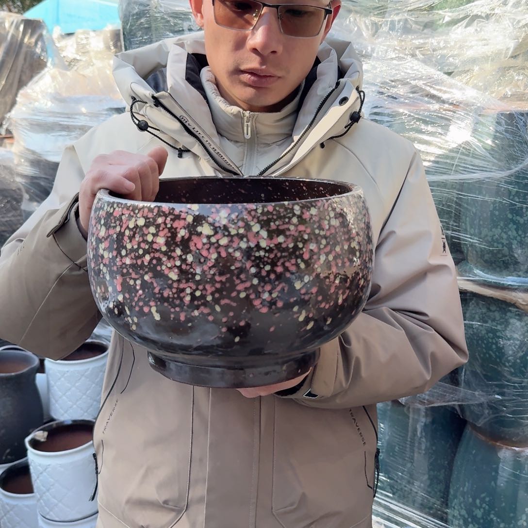紫砂花盆口26高17（一个红色拼虎