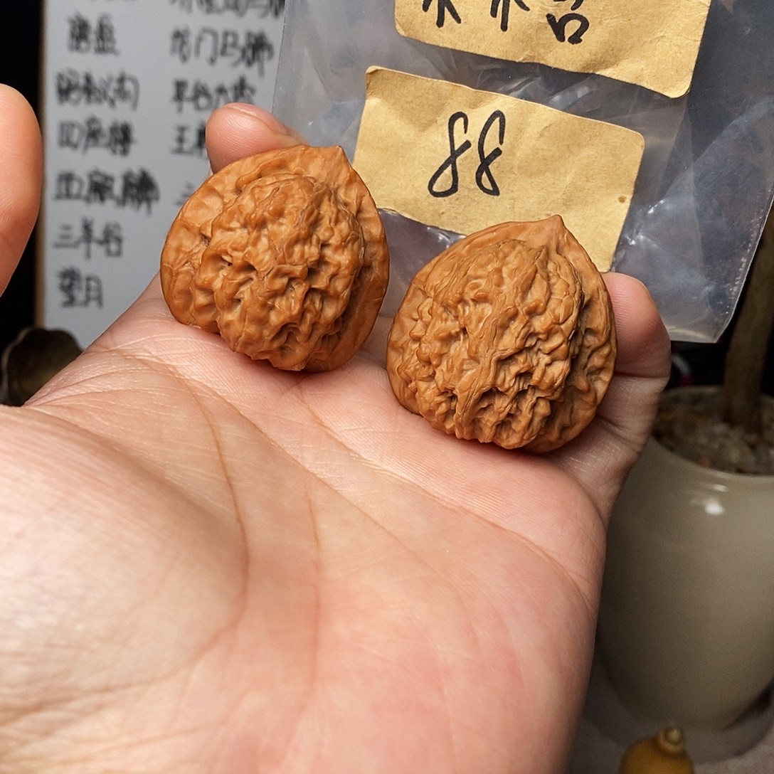 X***…吊坠文玩核桃梨木台