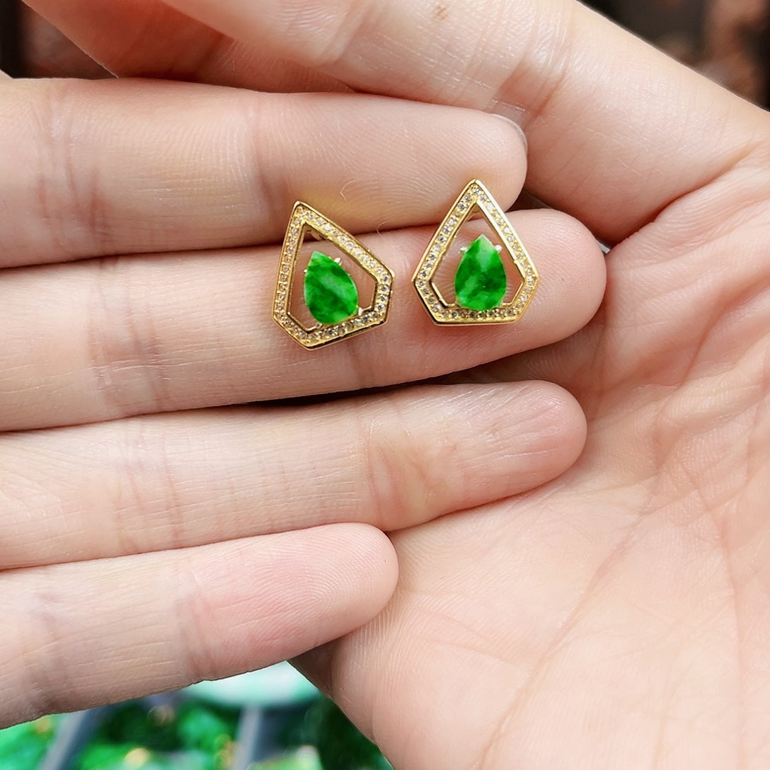 翡翠颈饰未镶嵌耳饰多样性