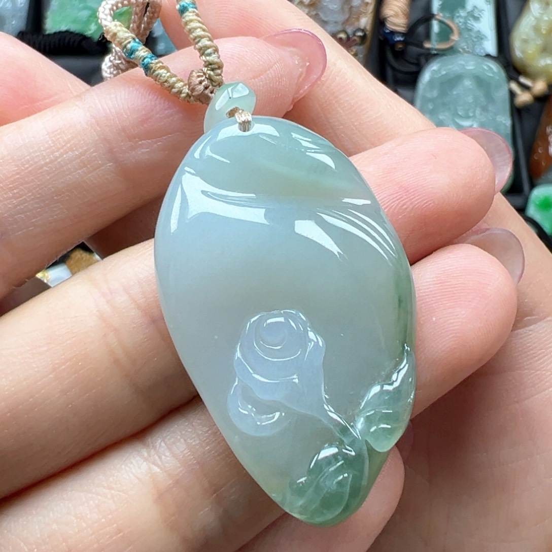 翡翠颈饰未镶嵌花