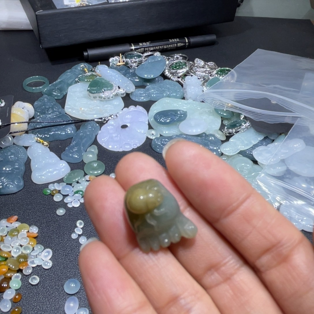 悟***空翡翠未镶嵌颈饰天然翡翠