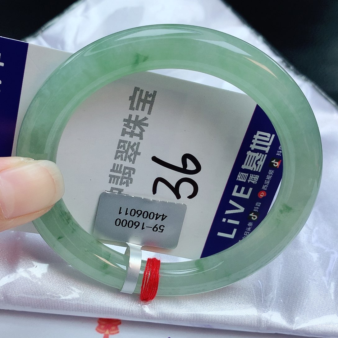 翡翠手镯未镶嵌缅甸天然A货翡翠手镯