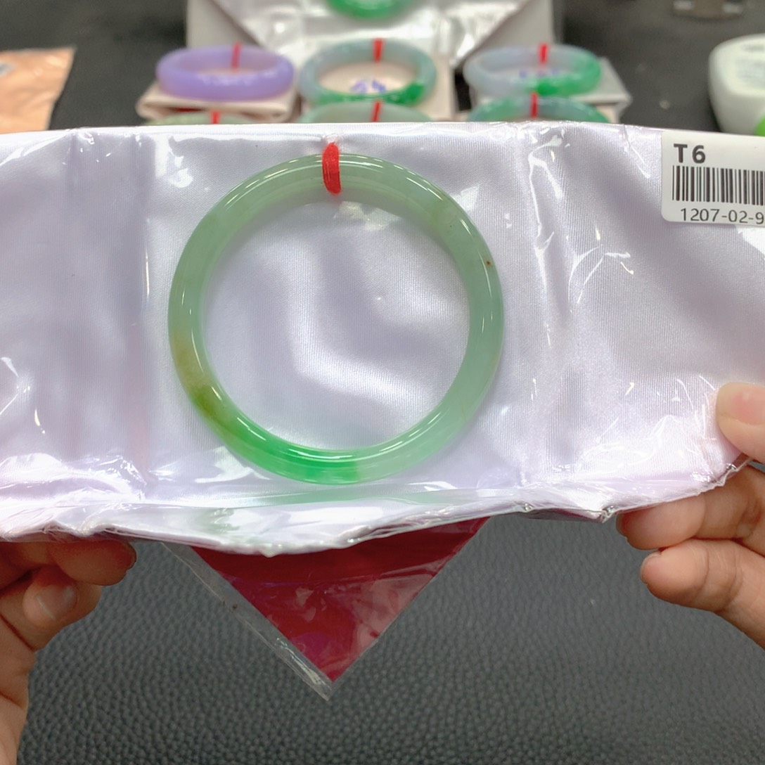 翡翠未镶嵌手镯11