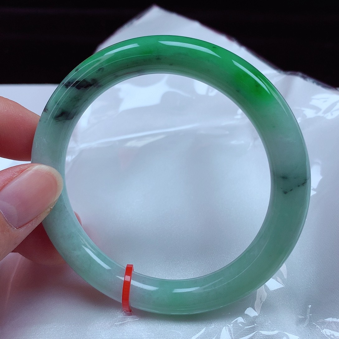 翡翠手镯（圆镯）未镶嵌56圈