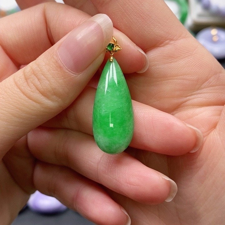 翡翠颈饰未镶嵌吊坠