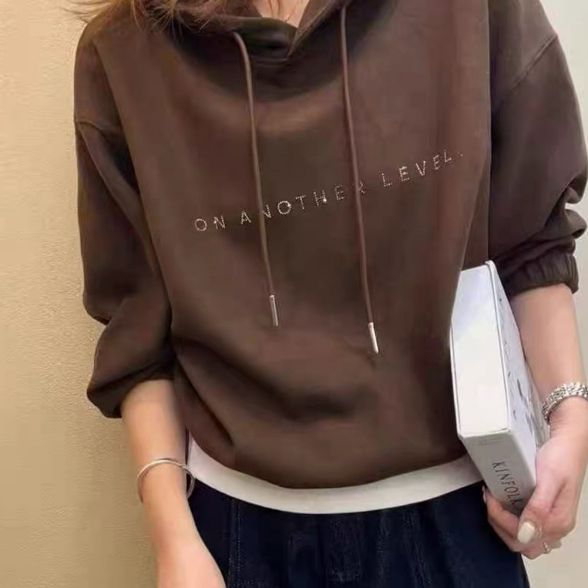 【小白姐姐】新款烫钻字母休闲戴帽卫衣