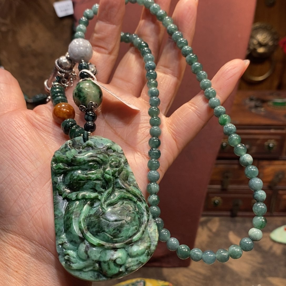 翡翠吊坠(赠链)未镶嵌