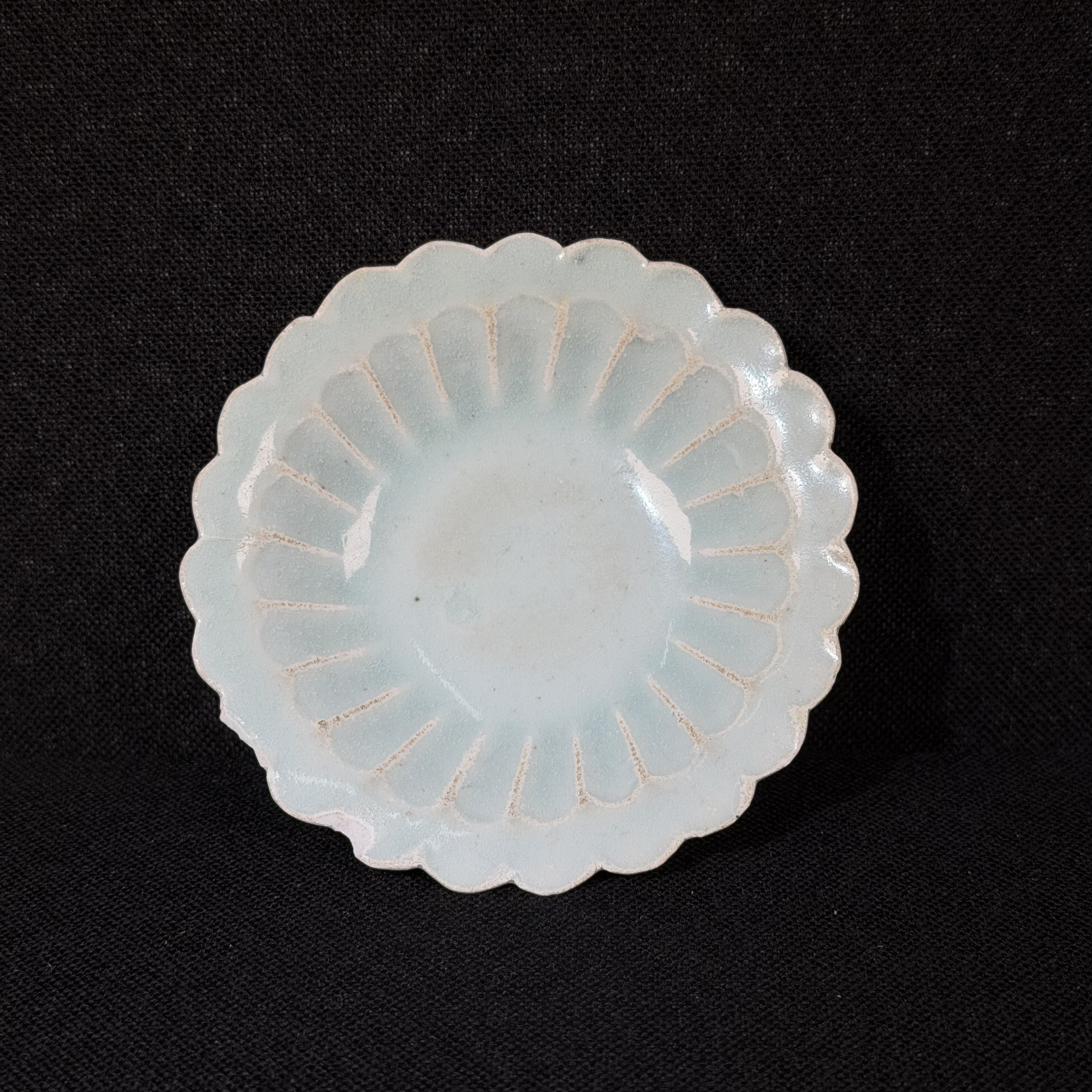 影青菊瓣盘        NS