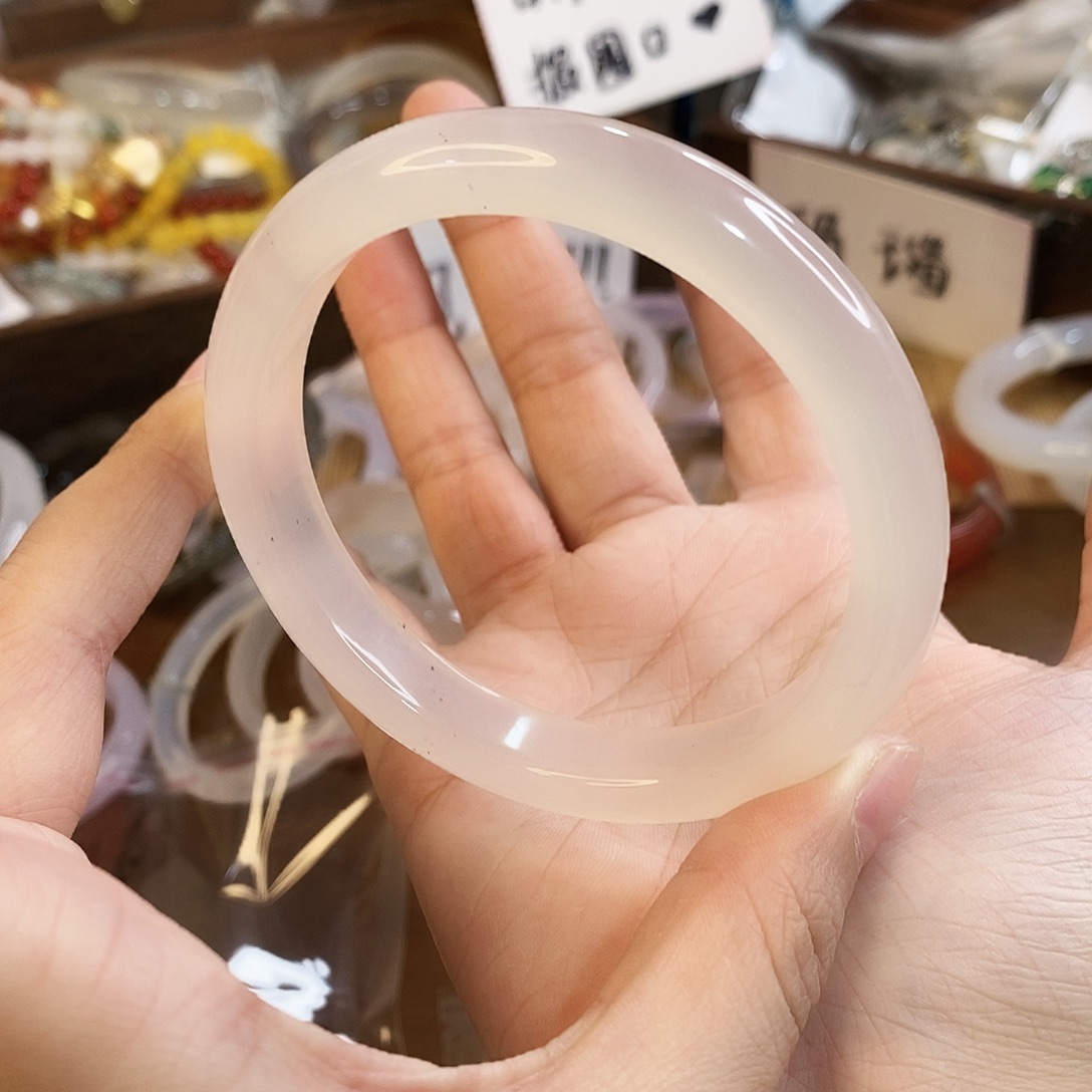 玛瑙/玉髓未镶嵌手镯A945。62.6圈