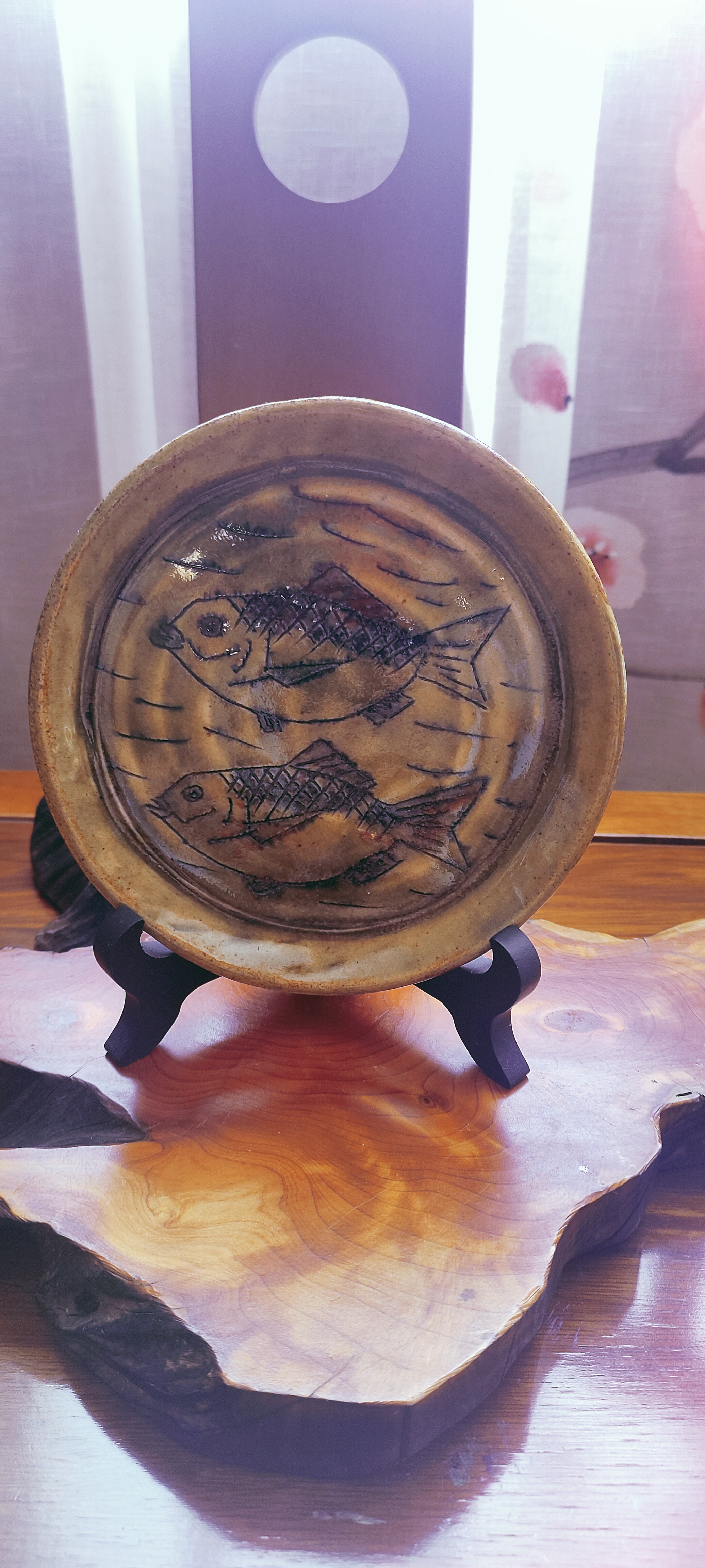 琉球烧双鱼盘子，古朴漂亮。