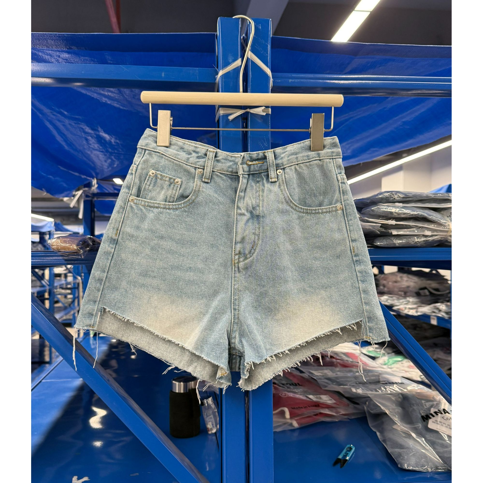 米娜家泡菜定制浅蓝色割破牛仔短裤